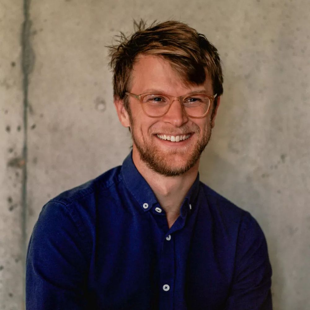 Dr Jonnie Penn