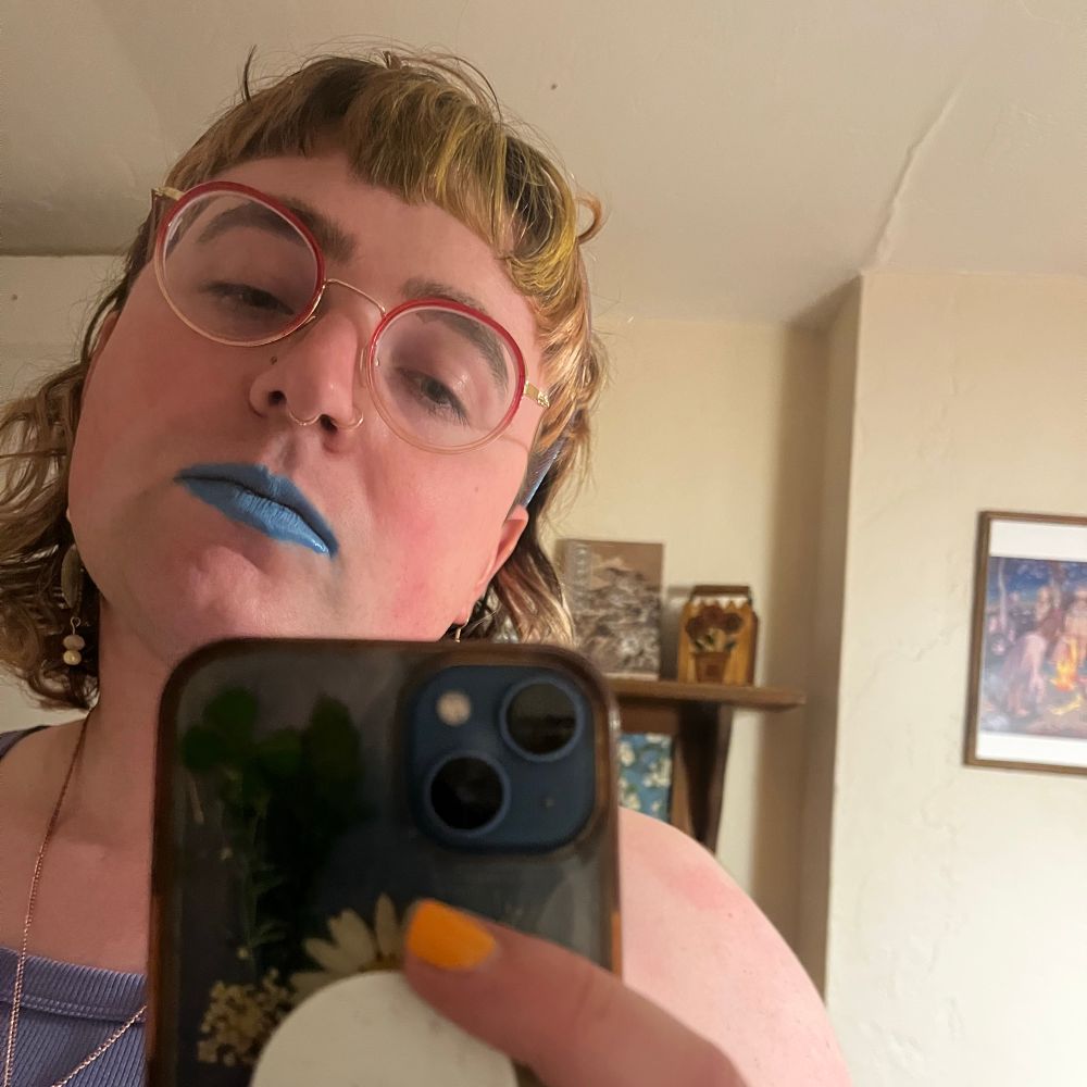 Violet Winters (she/they)