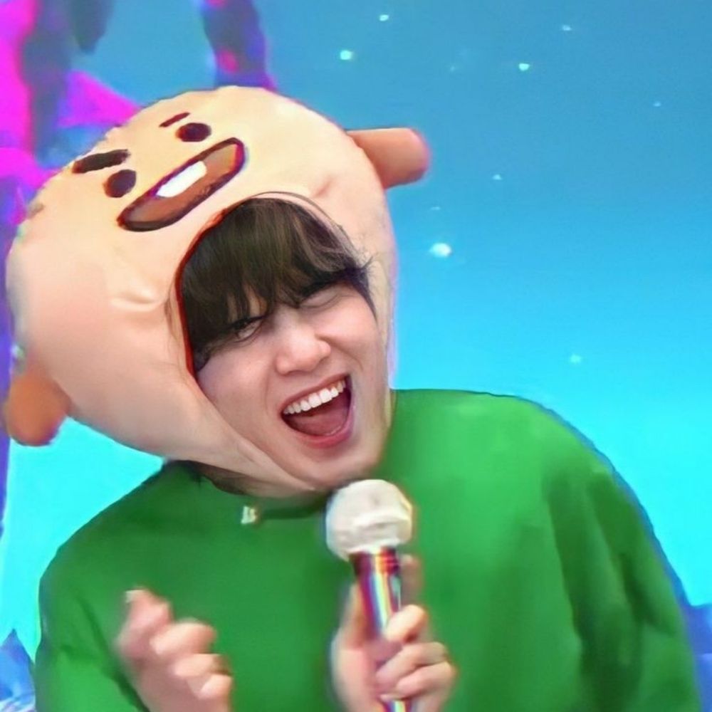 Jen⁷ 아포방포🥢Can confirm Yoongi is in fact real🥢