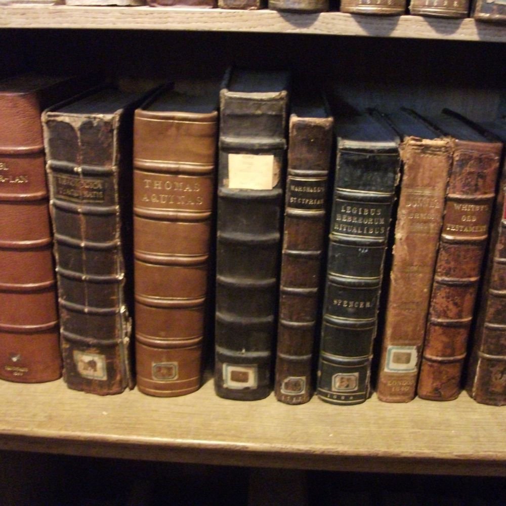St Davids Cathedral Library / Llyfrgell y Gadeirlan Tyddewi
