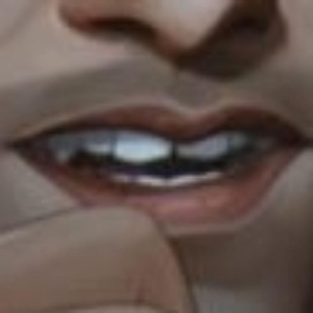 Kitty ⚙️ Jayce's pointy canines