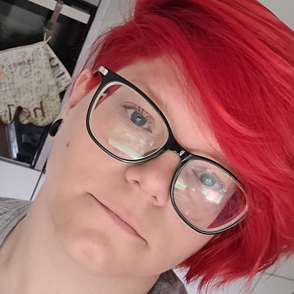 Mone M.: Chaos hat rote Haare