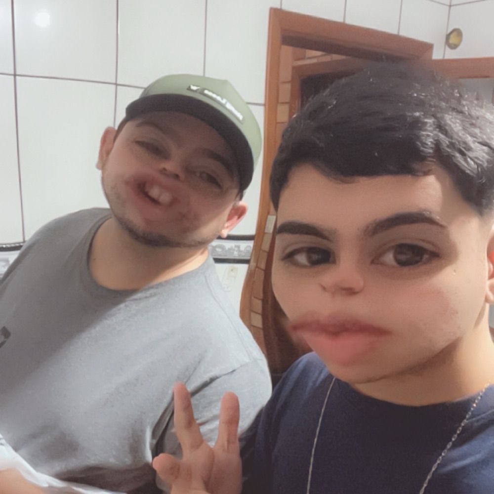 🥸