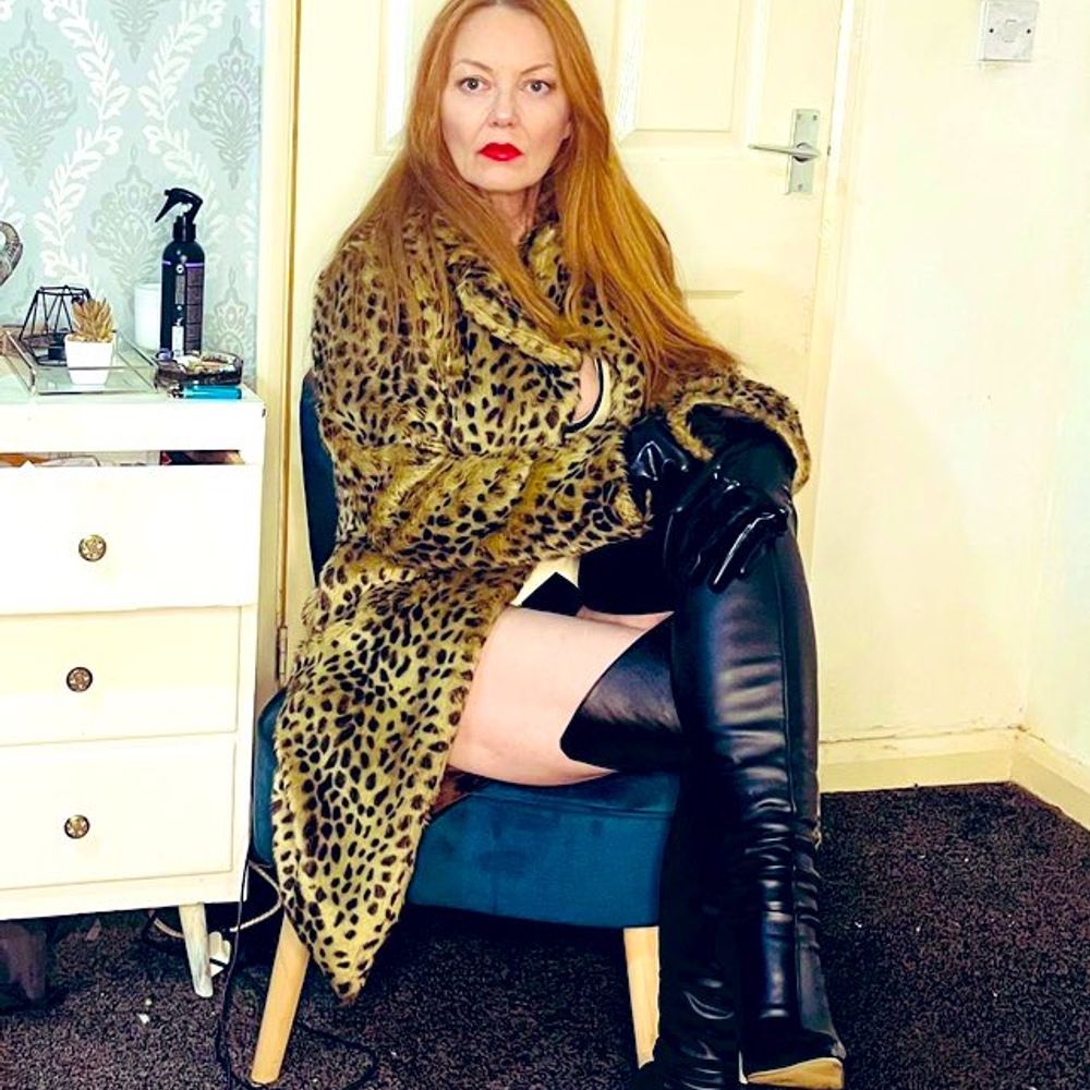 Mistress Kirsty 