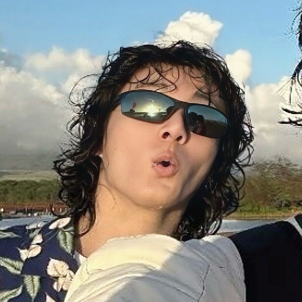 TÓRIA ★