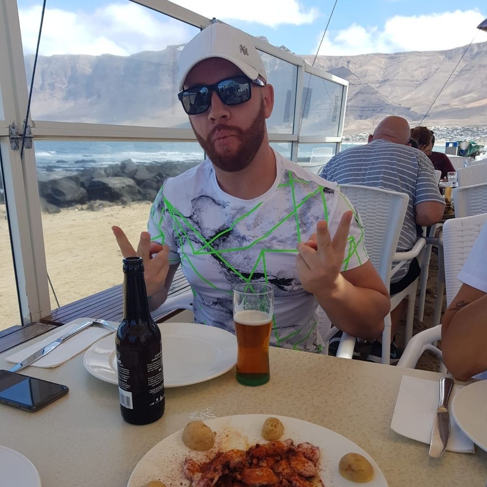 Chris 🇮🇨