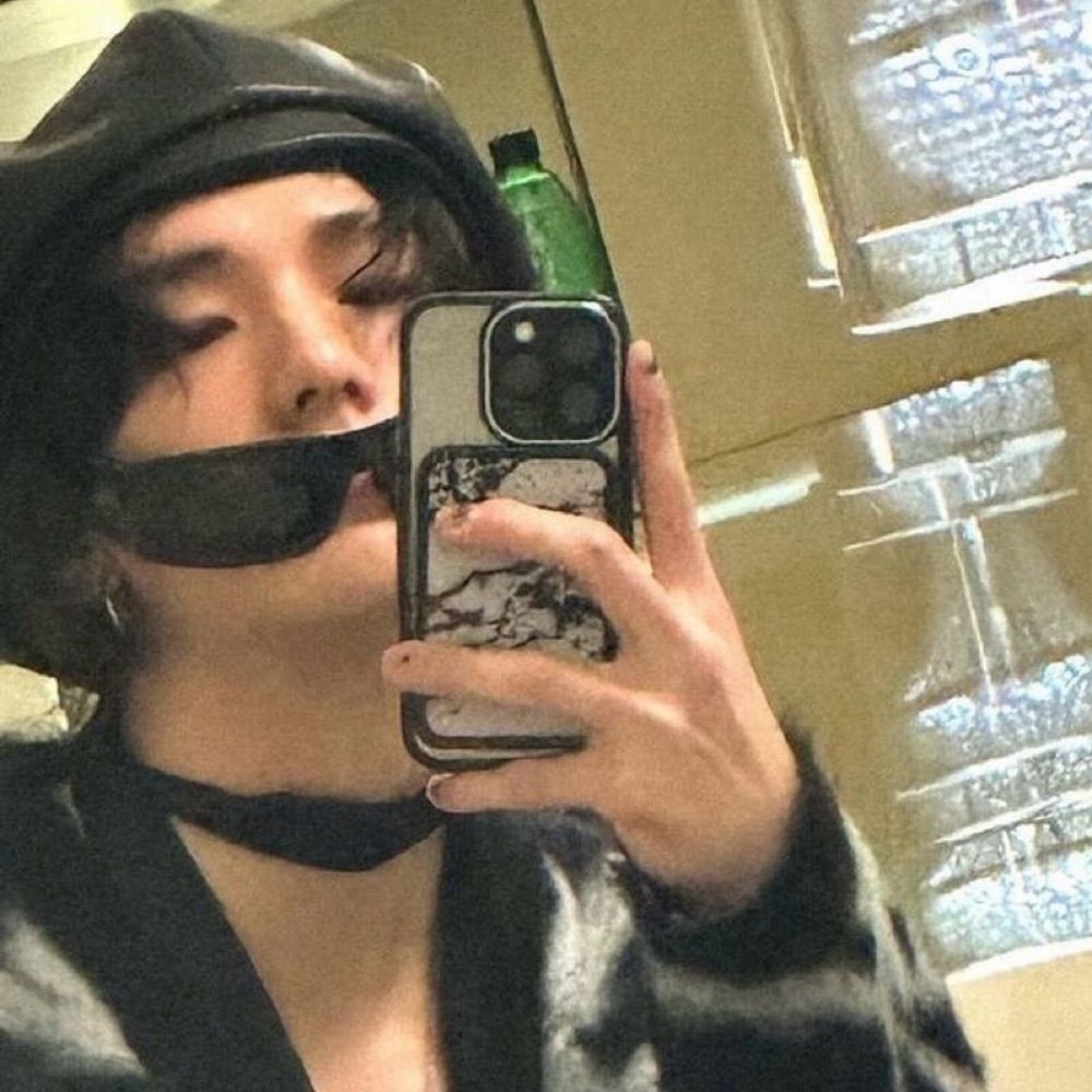 ♱