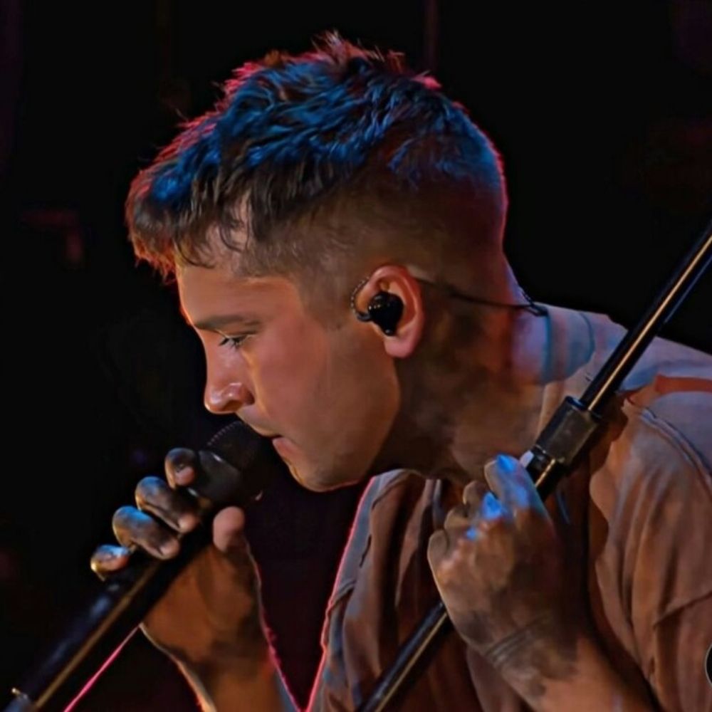 domi |-/