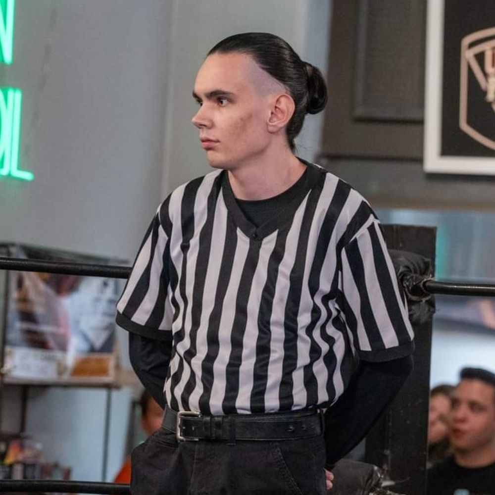 Referee Benny Gordon