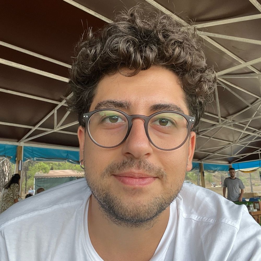 Efe Akyuz