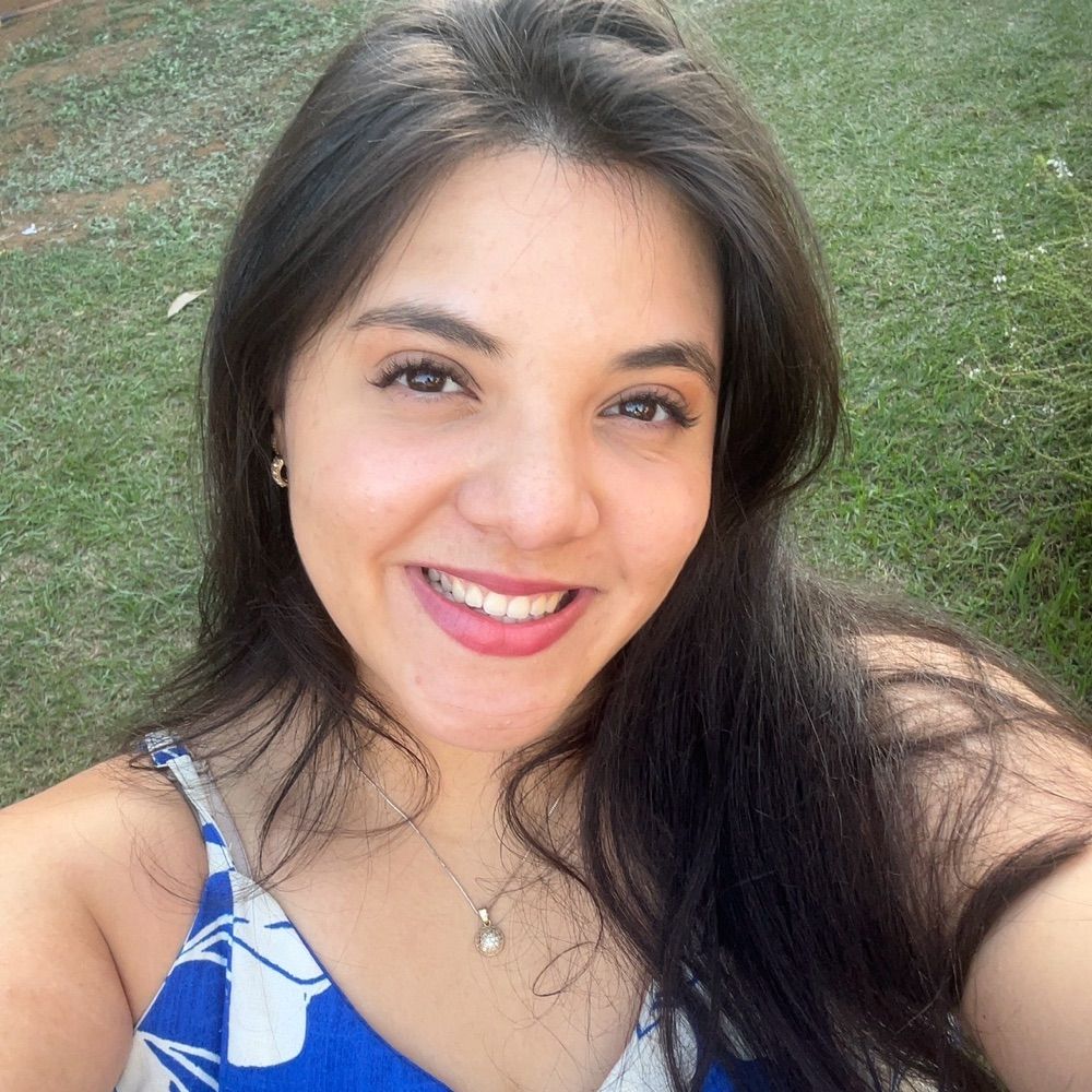 Júlia Guimarães 
