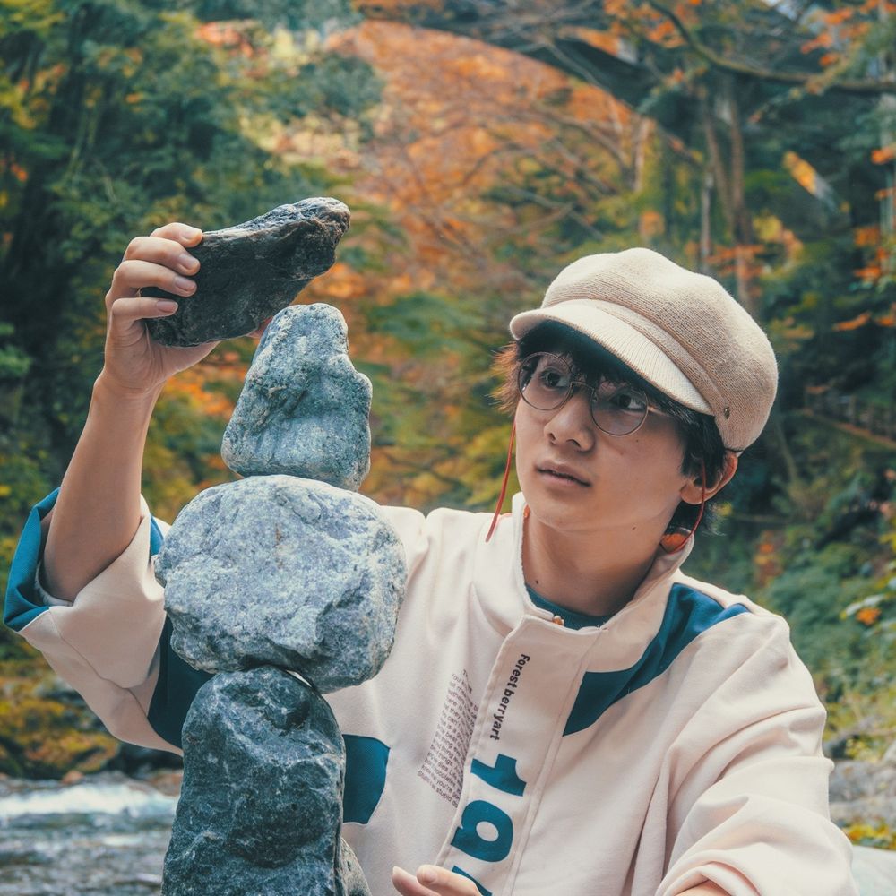 やすむらしゅんすけ YASUMURA Syunsuke