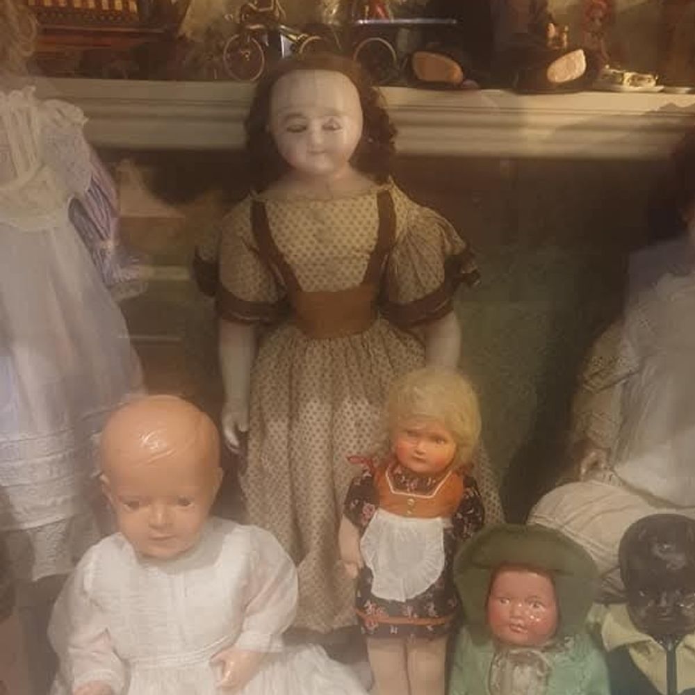 Museum Dolls