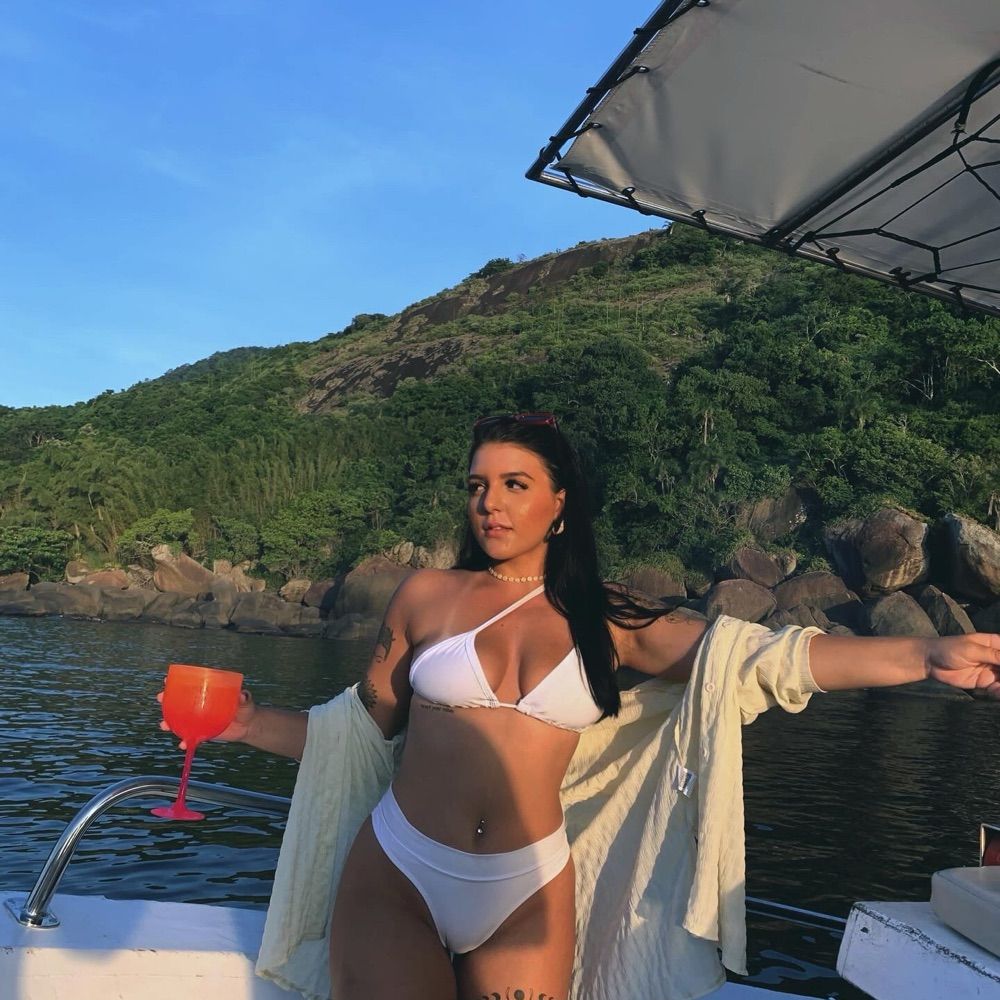 Letícia lavatori