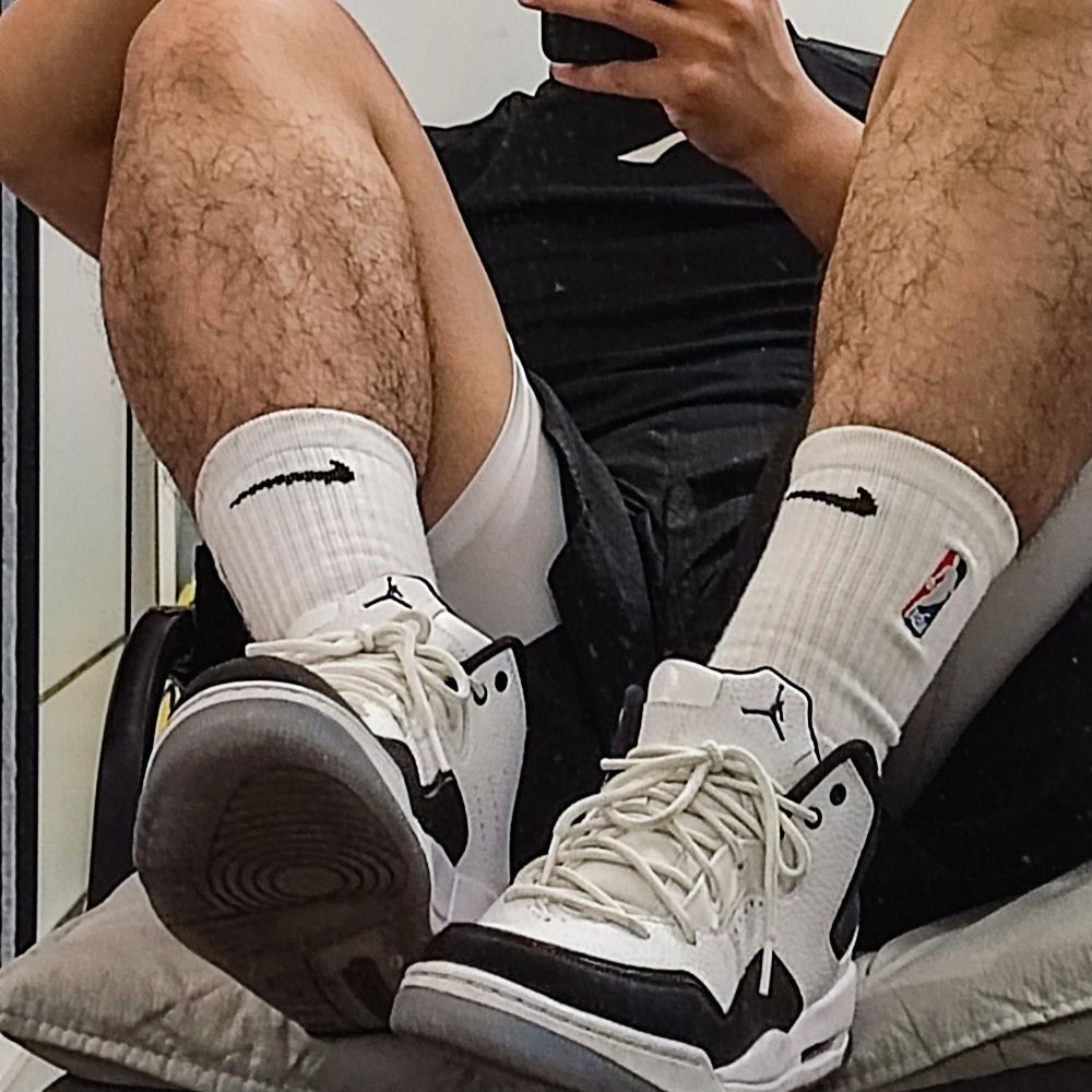 ✔
