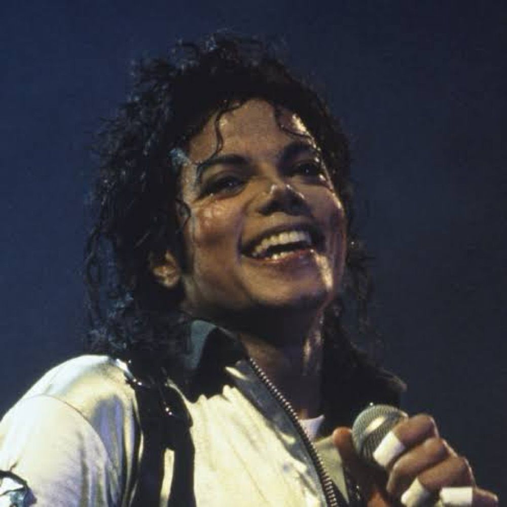 Michael Jackson ✓