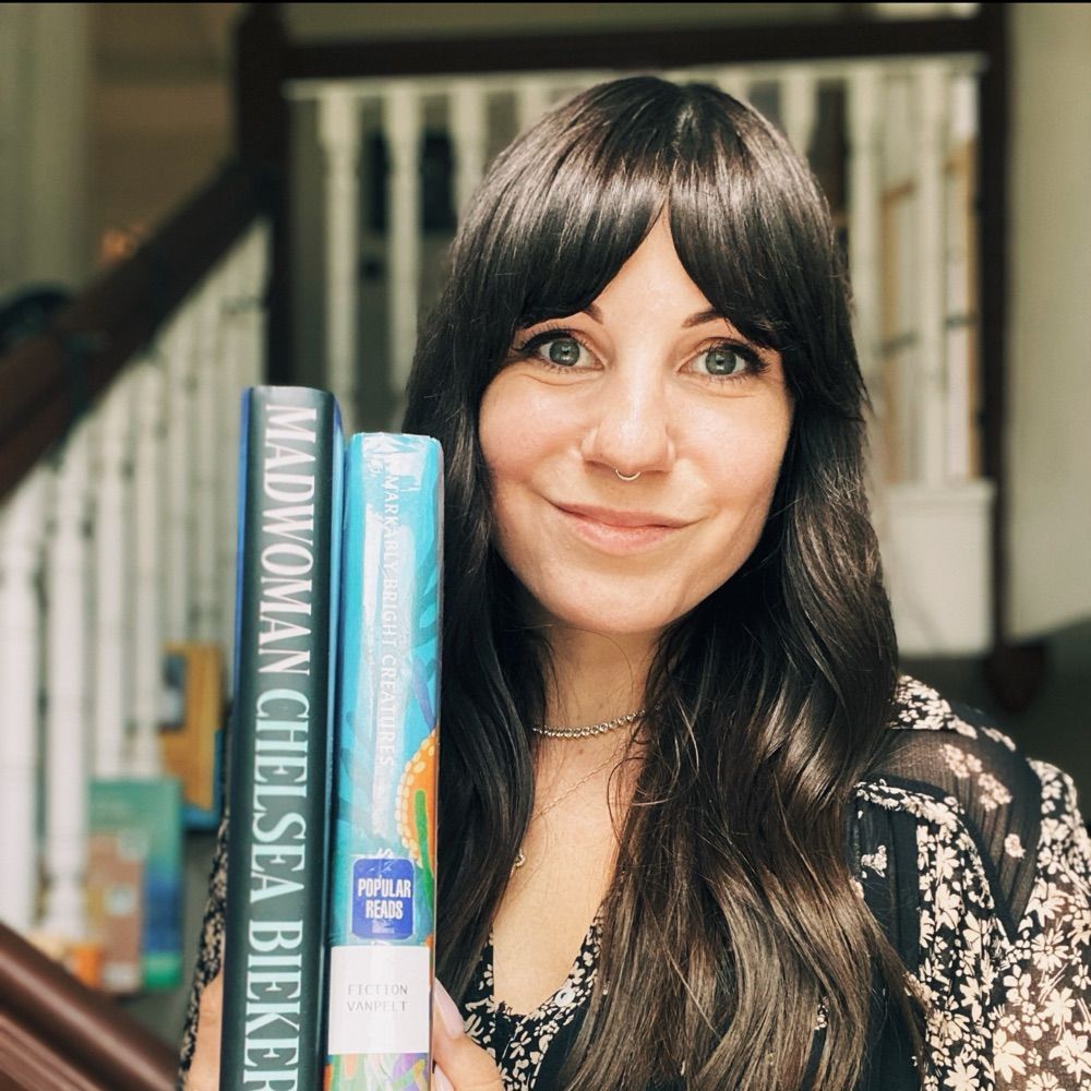 ashley (thebookishbohemian) 🔮📚🌞