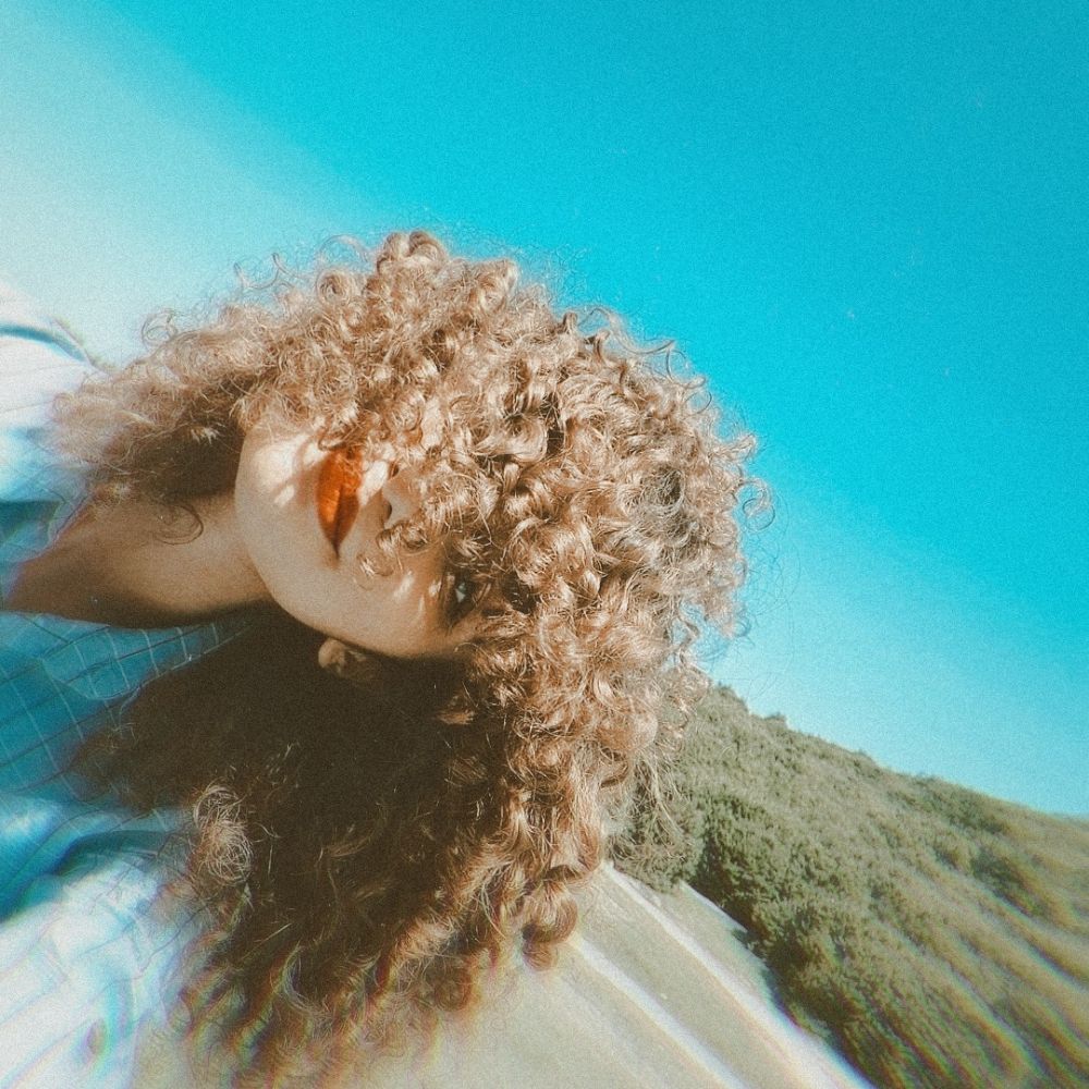 - فرفری بی‌حجاب 👩🏻‍🦱