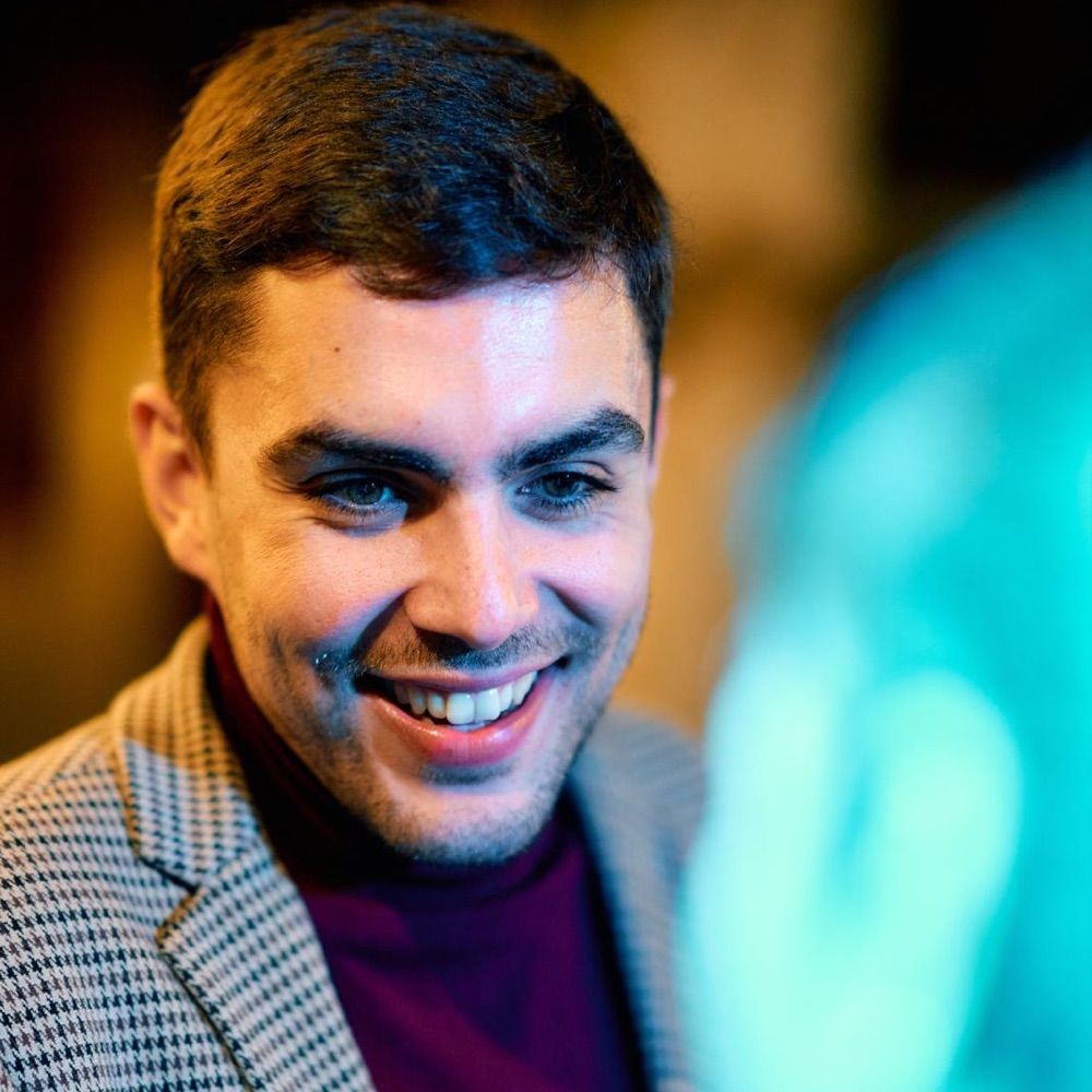 Tomás