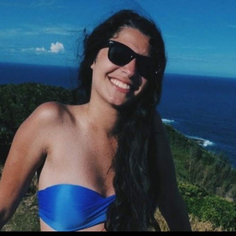 Isis Azevedo 