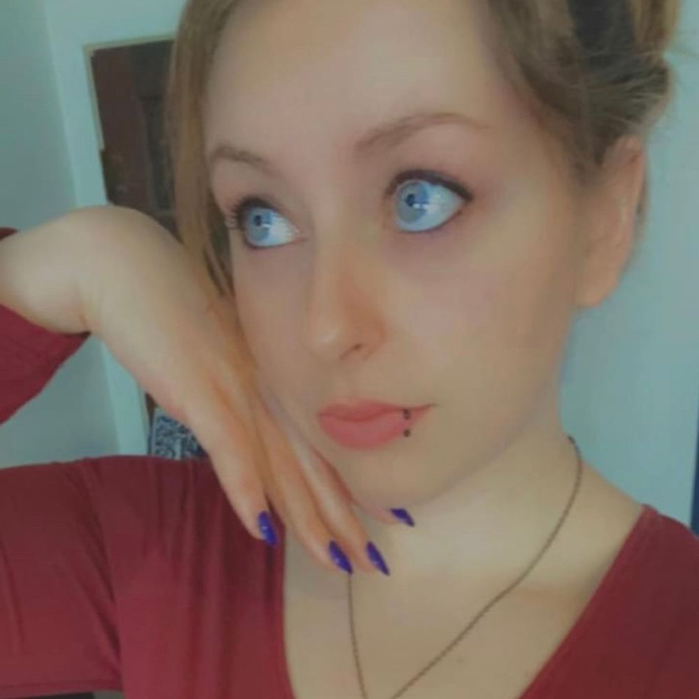 Samantha V ✨is writing a queer Werewolf Romance🦇