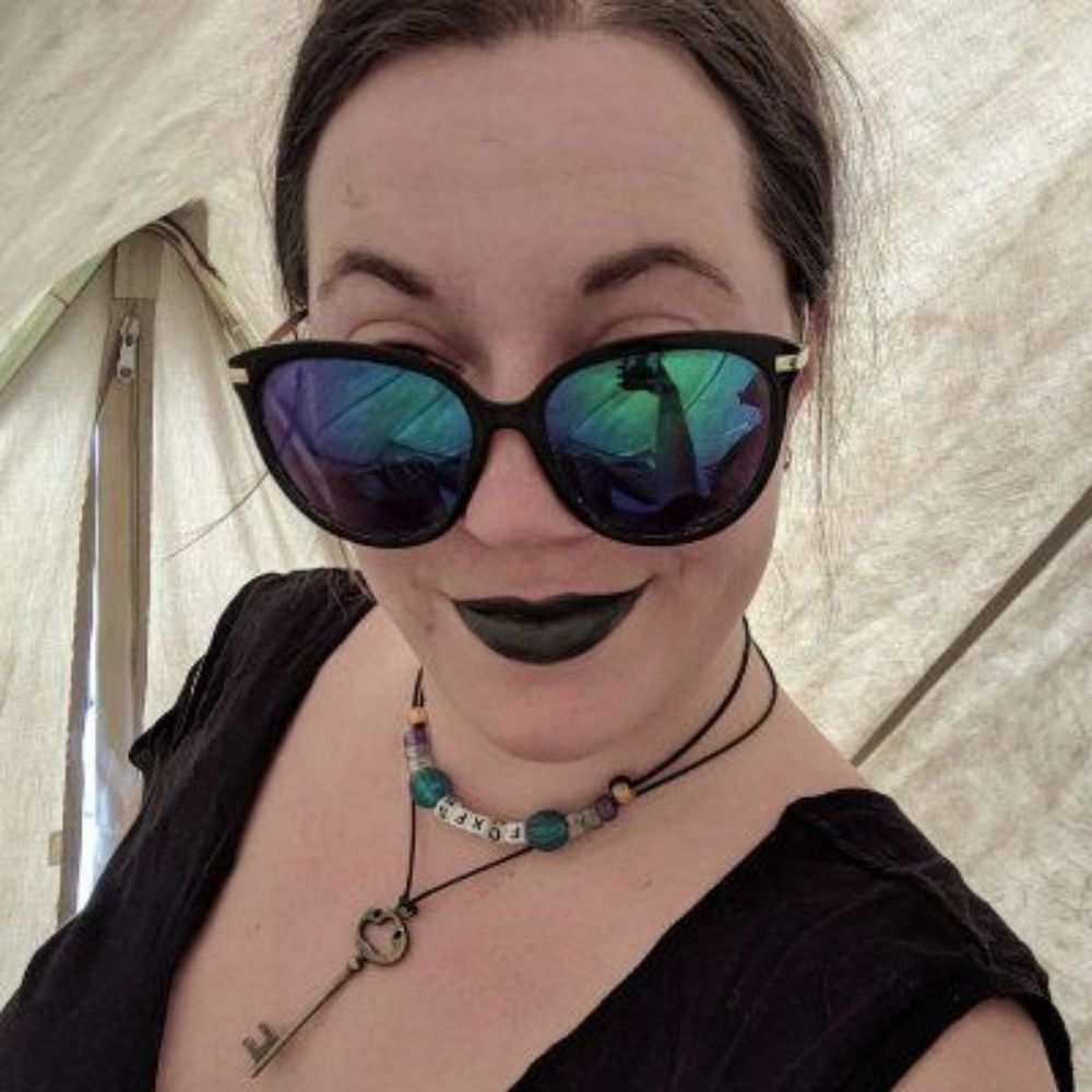 Sarah Foxes Day 🖋️🦊's avatar