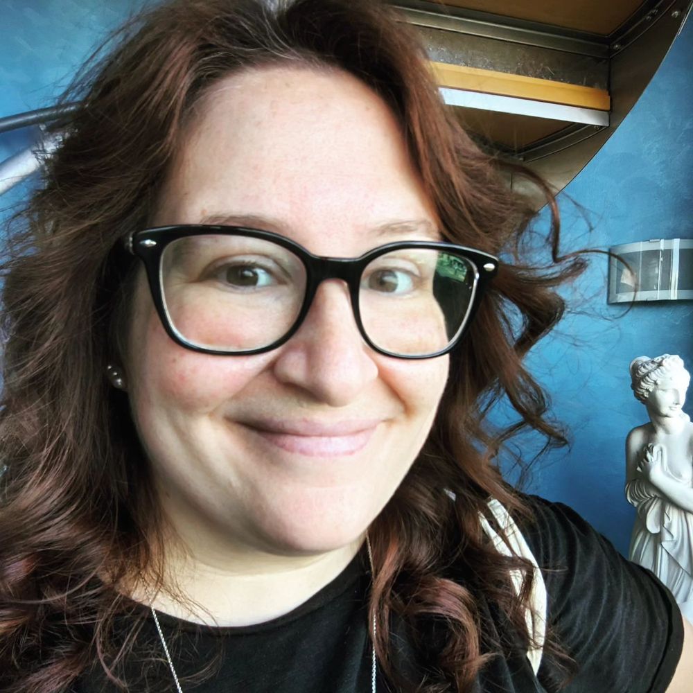 Nora Leopardi (she/they)