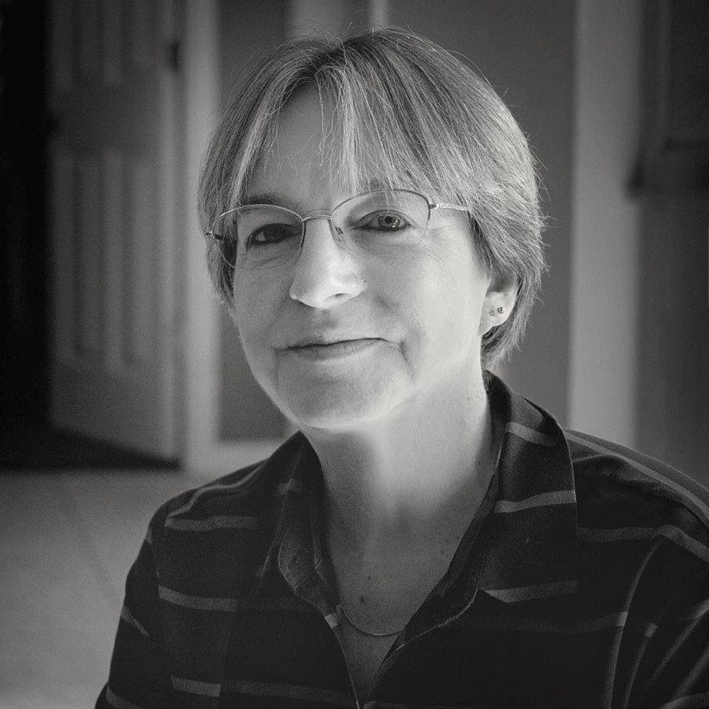 Lyn Gardner Author 🌈