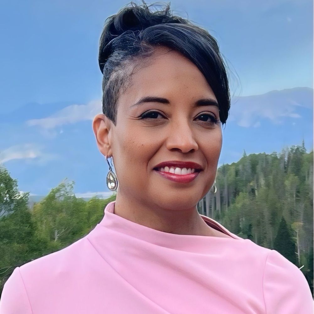 Dr. Lisa Calderón