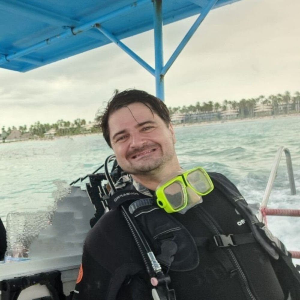 Robert R