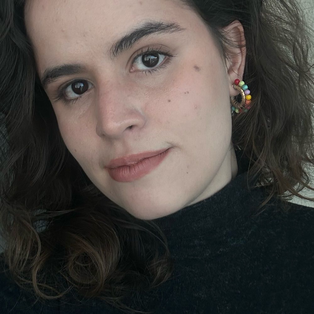 Júlia R