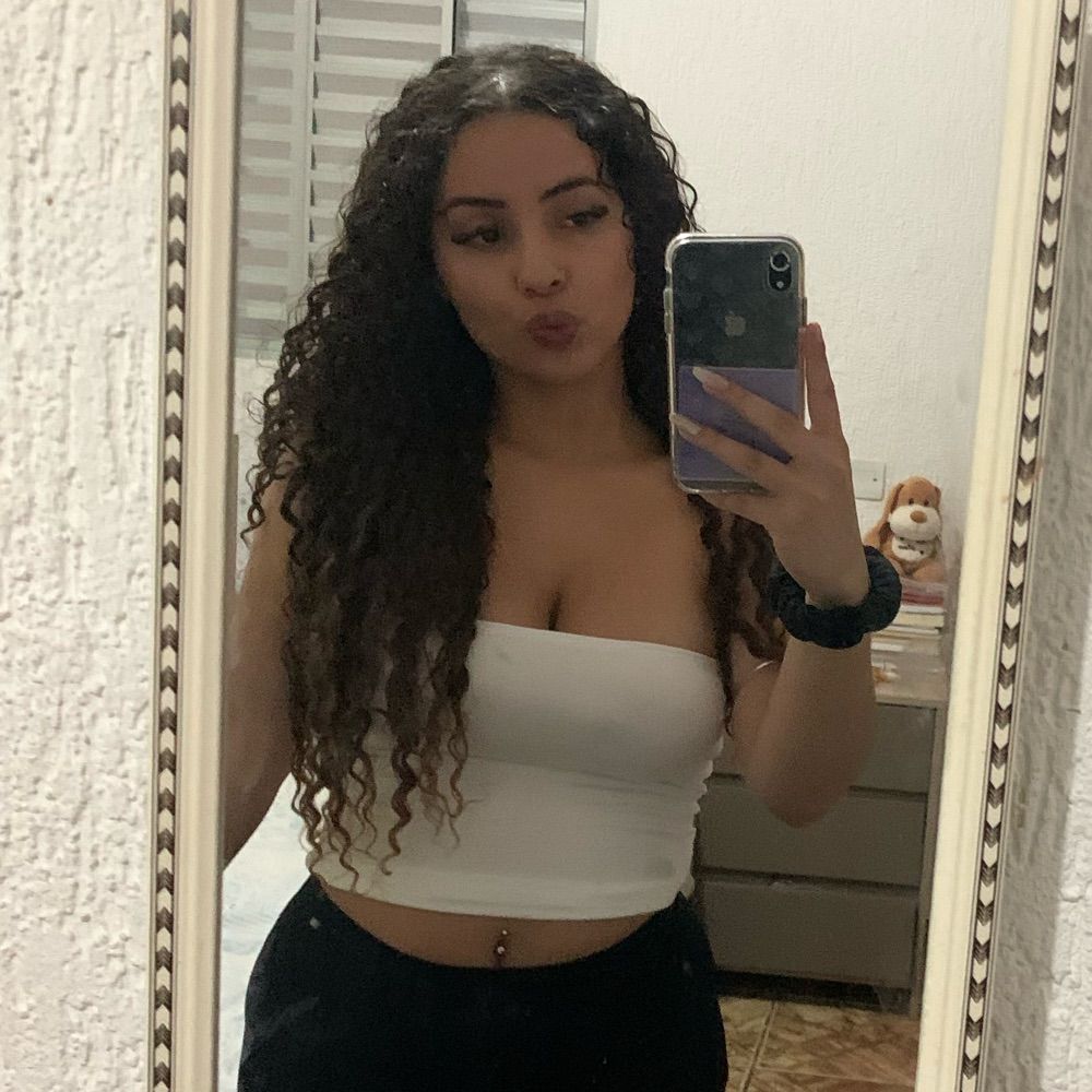 Lê Letícia 𐚁