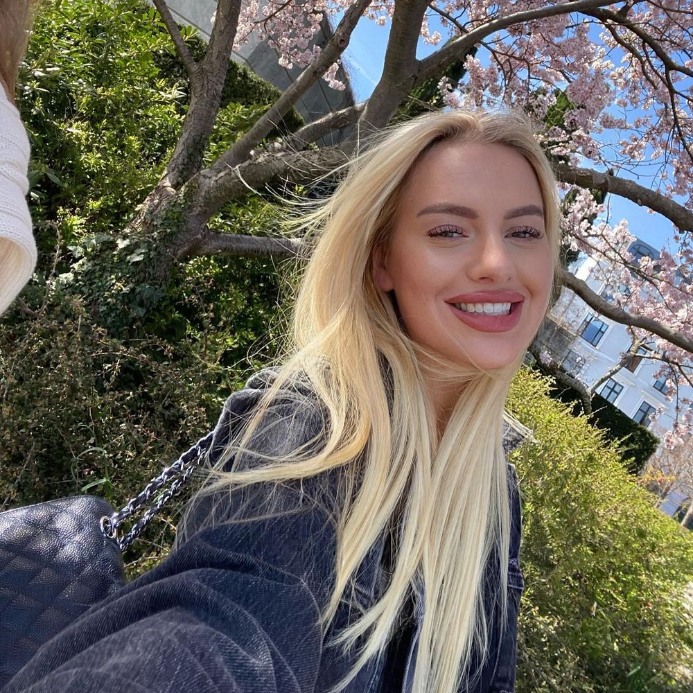Mia