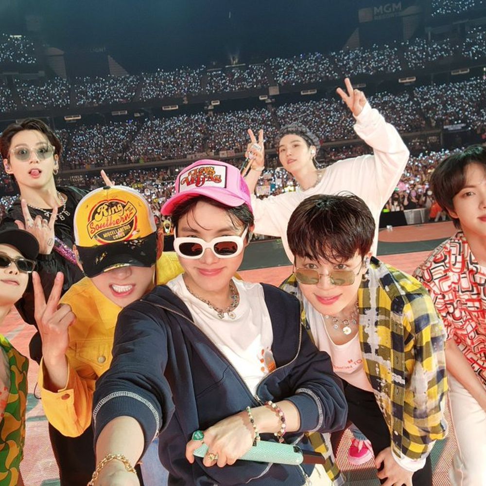 EmilyN⁷ everythinggoes.army.social Backup Account