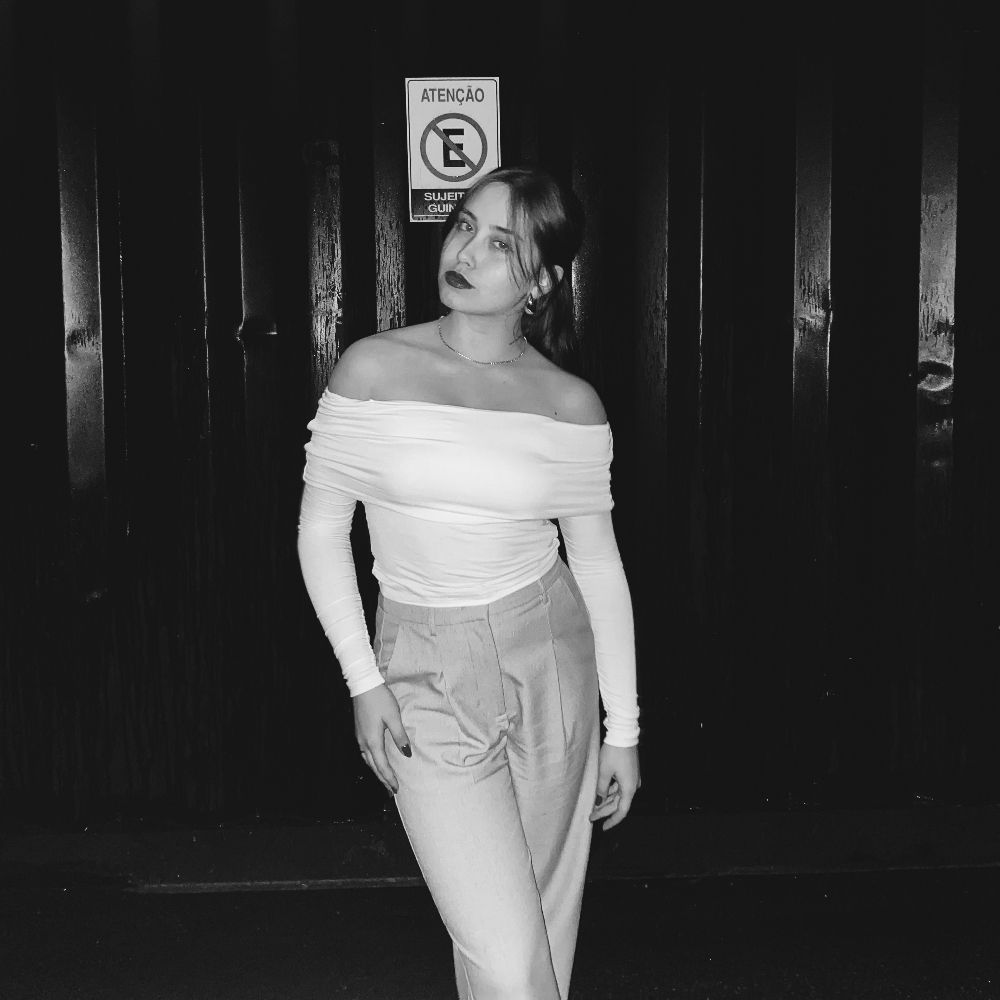 Laura ﾒ𝟶