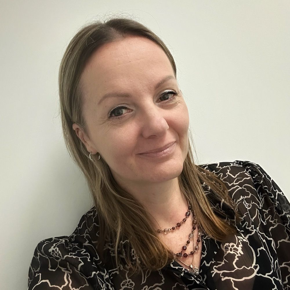 Dr Emma L Davies