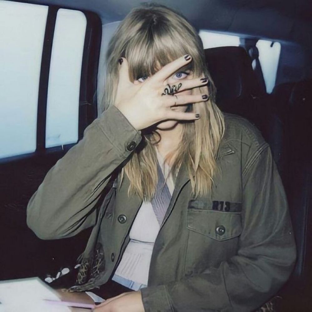 Lia, tortured poet!♡