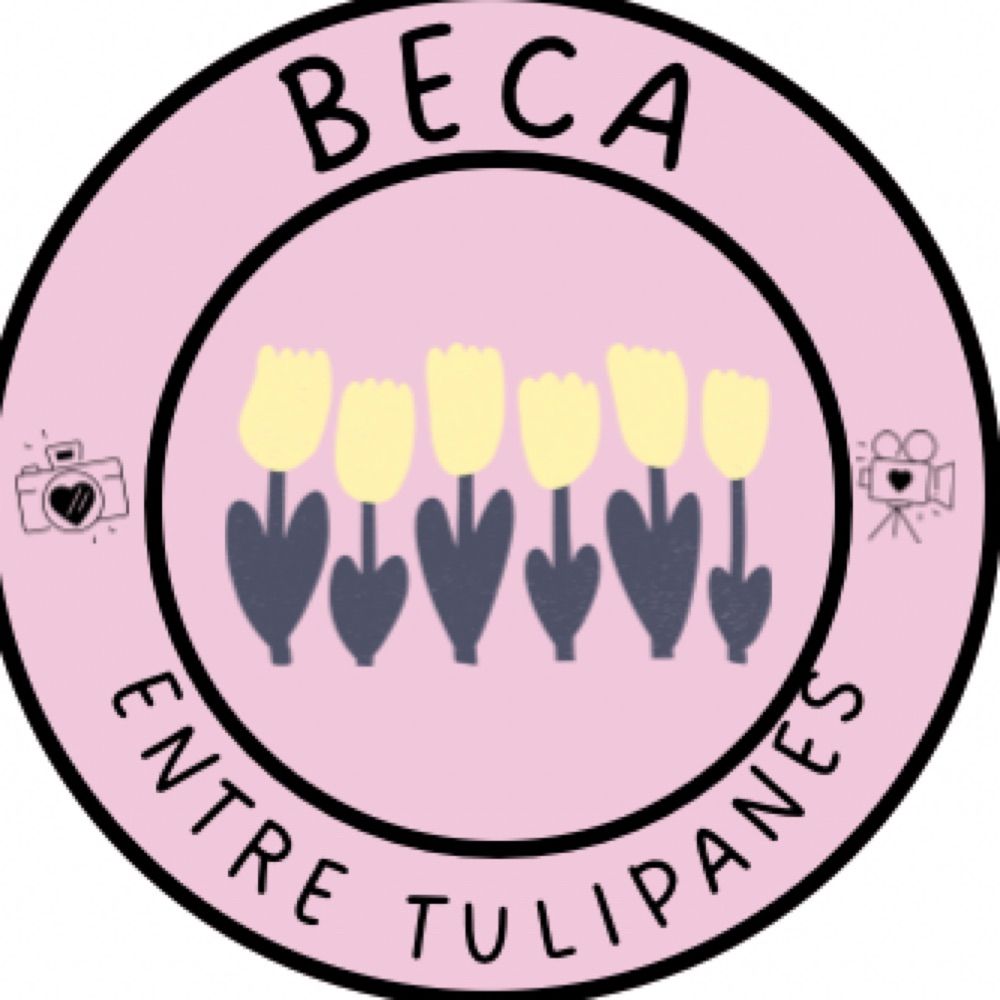 Beca entre tulipanes
