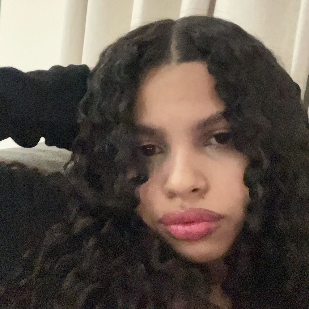 Gyovana com y