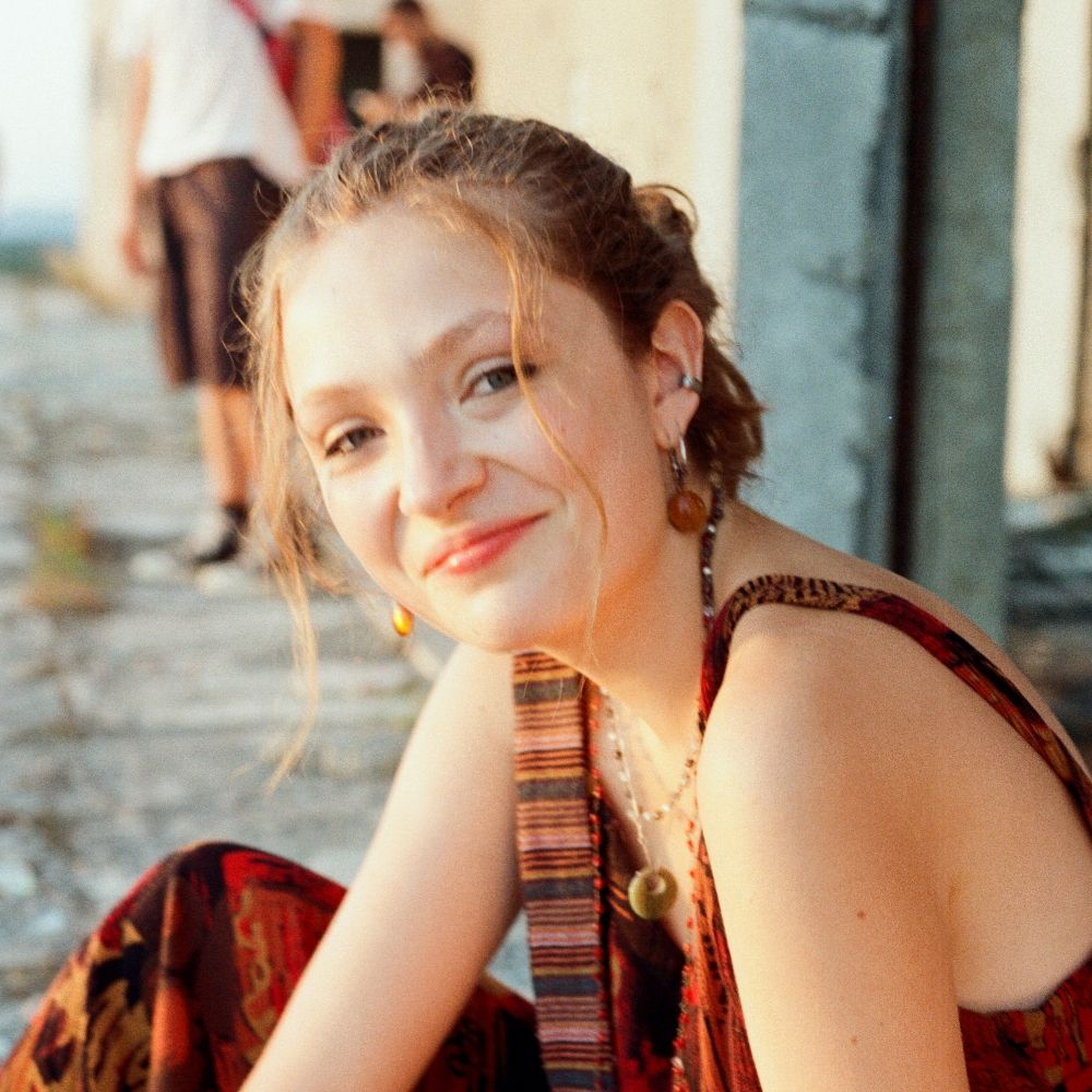 Poppy Askham