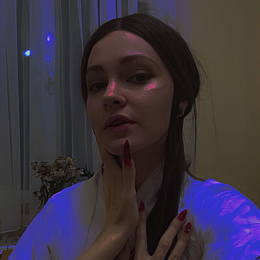 цинсюмяу спит в коробке