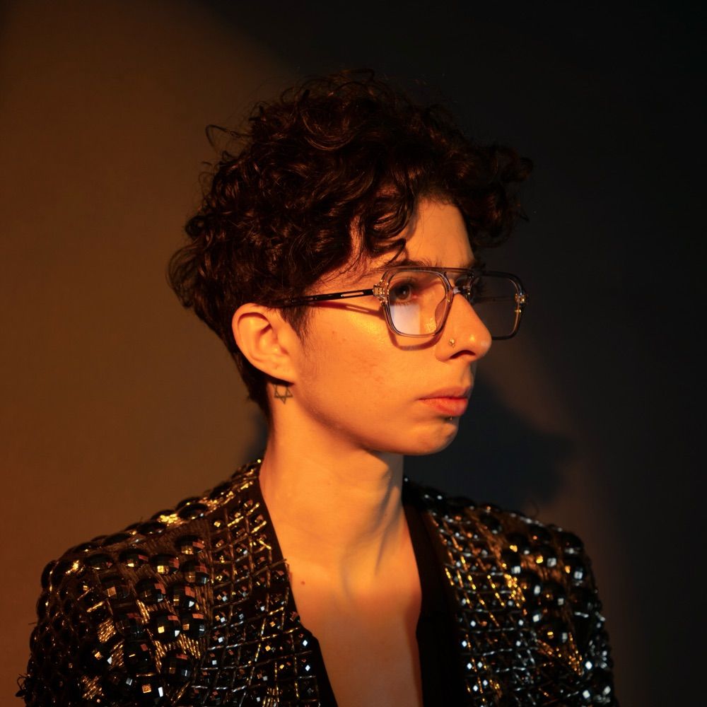 Izzy (they/them)
