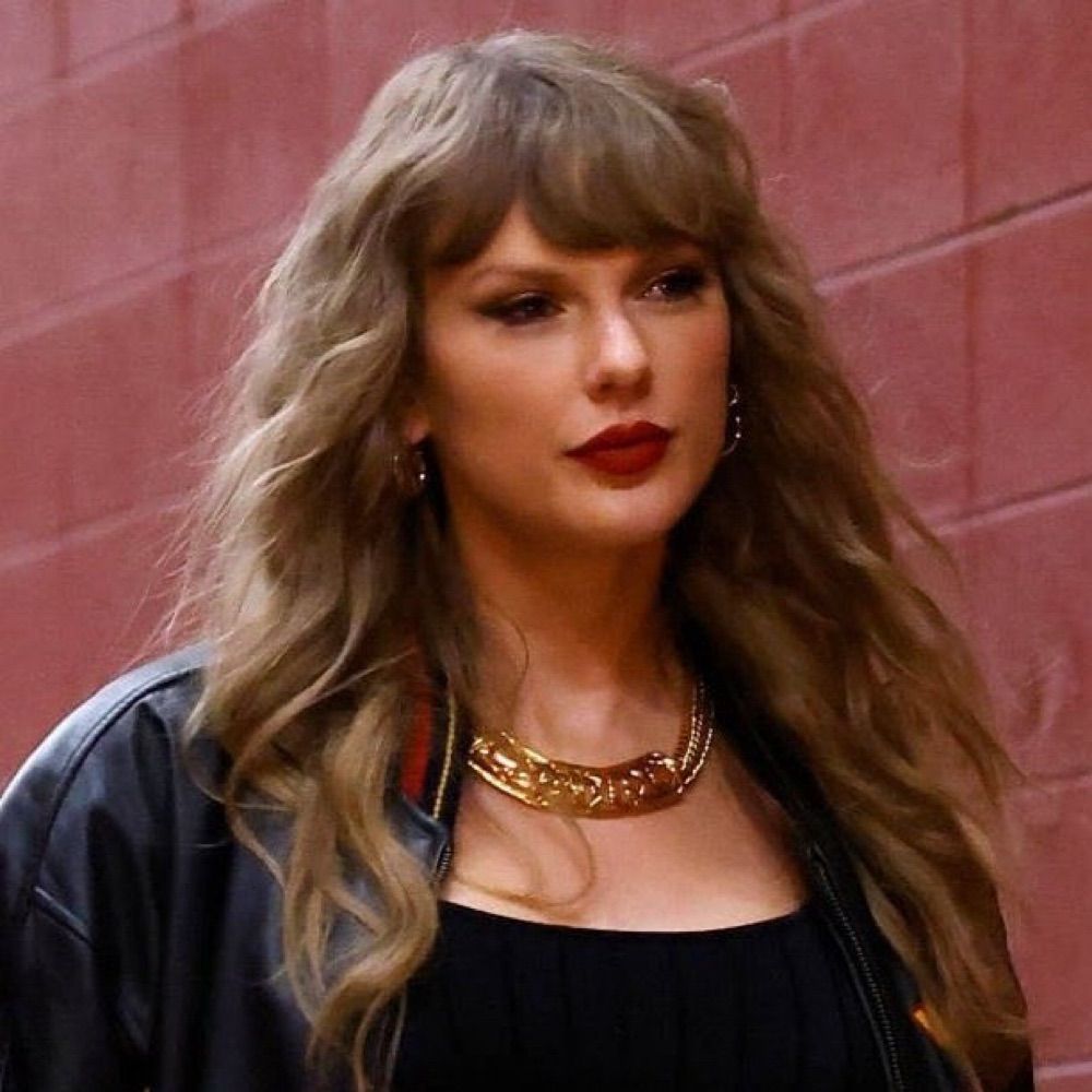 Ella!! loves taytay 💖