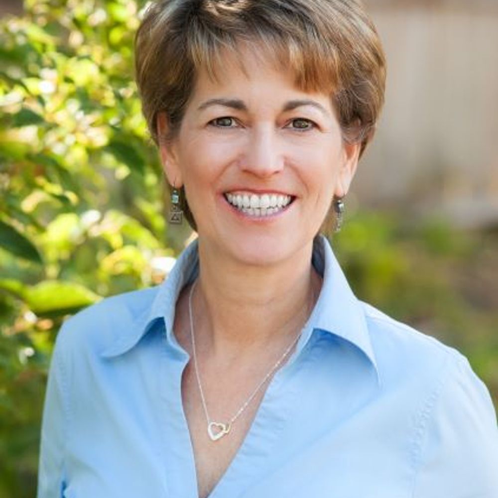 Lisa Beach: Freelance Writer & Newsletter Publisher
