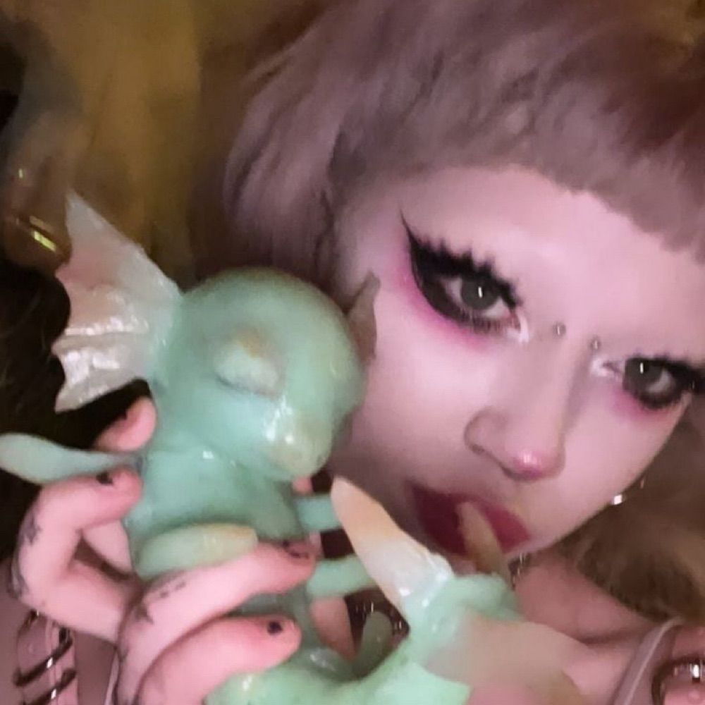 <3