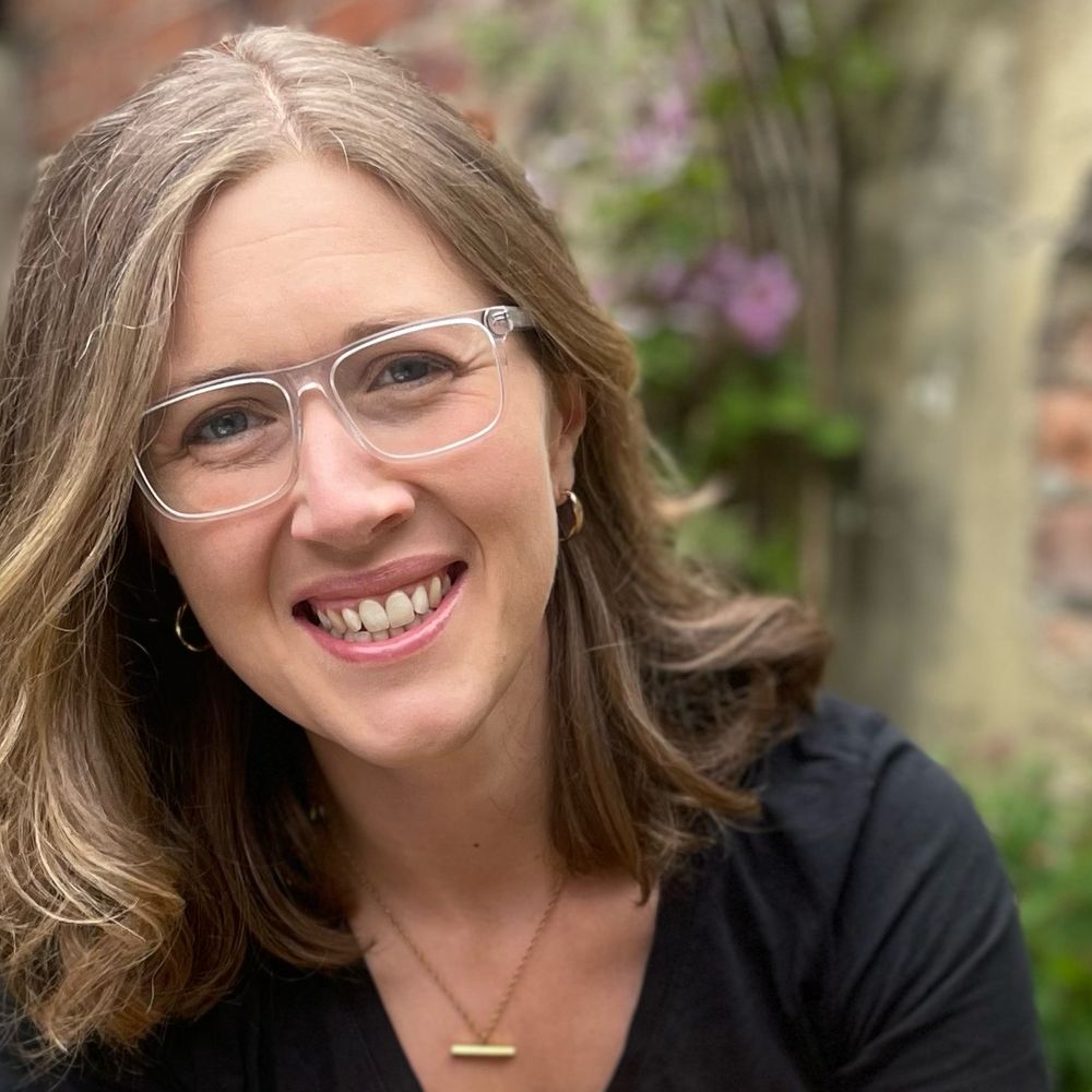 Dr Amanda Woolley