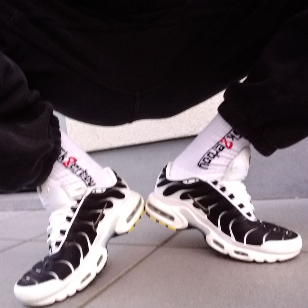 🏳️‍🌈🔞👣 🧦👟 