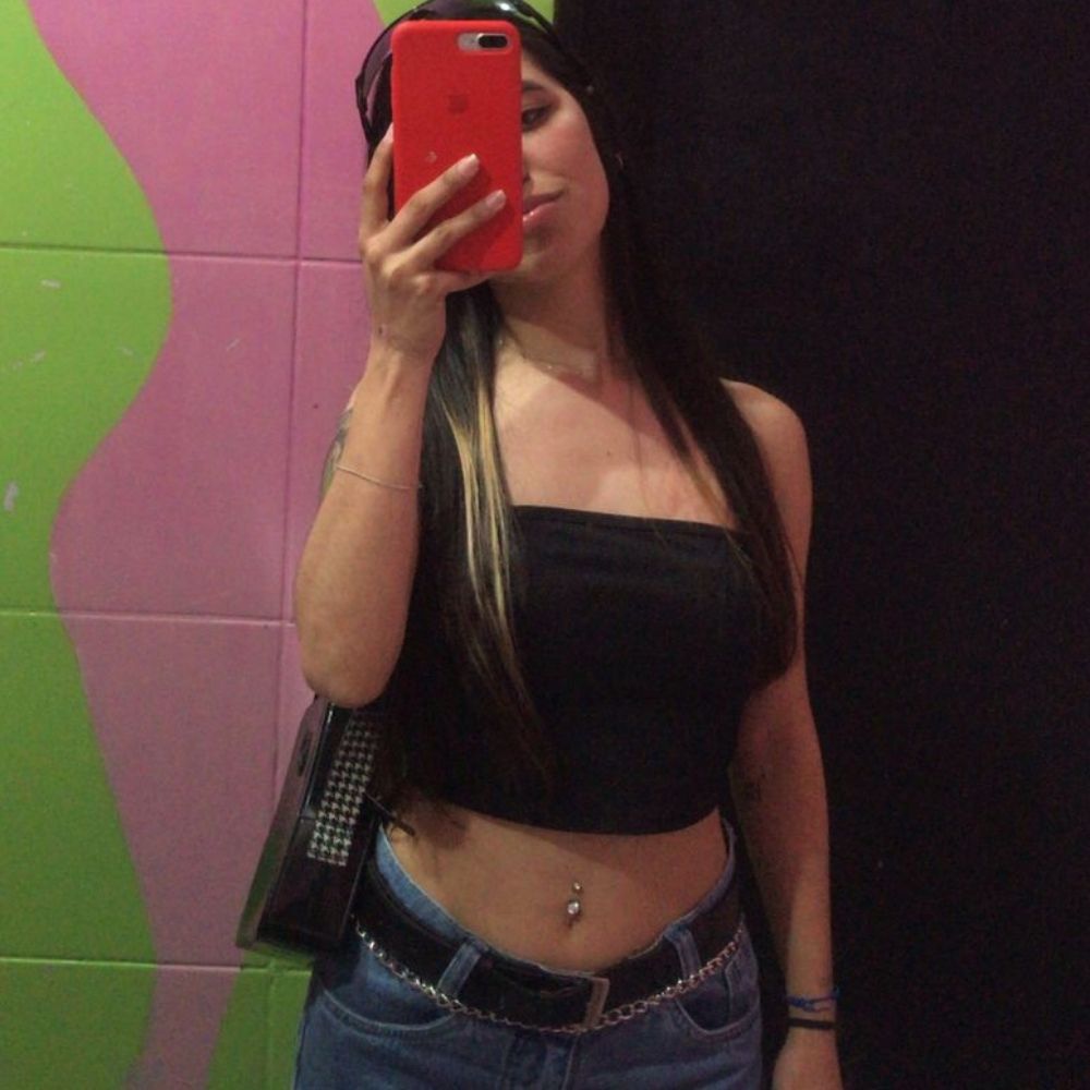 •LAURA•