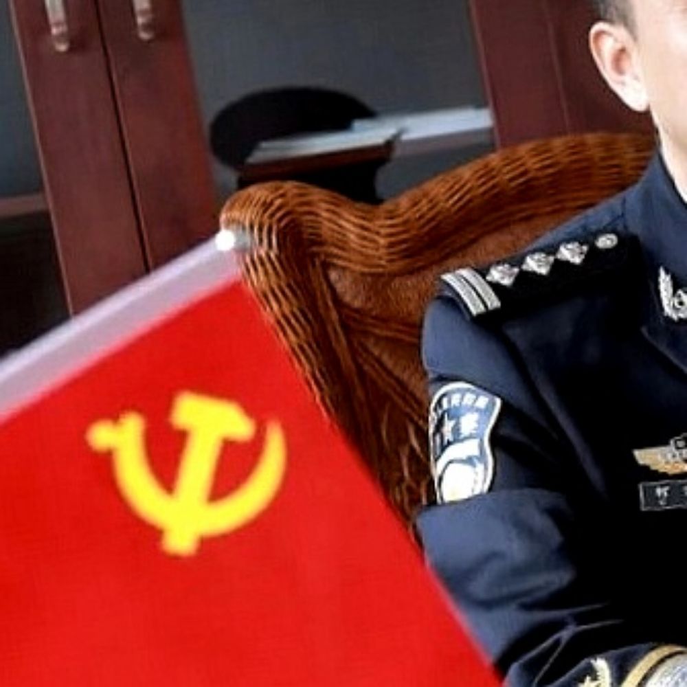 抱警