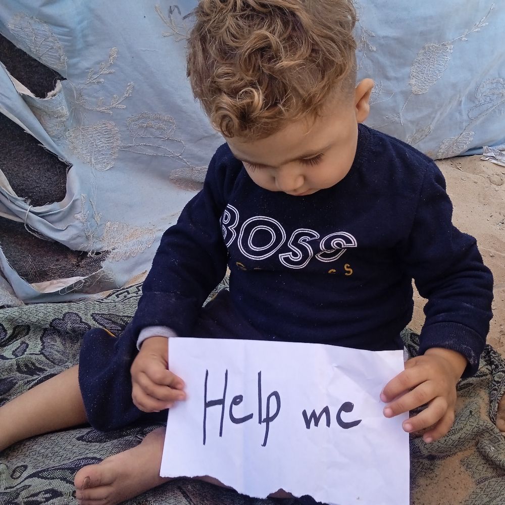 Please help me get out of the Gaza Strip please 🙏🏻🙏🏻💔